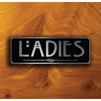 " Damentoilettenschild "Damentoilette" in Gebürstetem Silber Wetterfestes Türschild Aus Aluminium." " Damentoilettenschild "Damentoilette" in Gebürstetem Silber Wetterfestes Türschild Aus Aluminium." von DecaModa