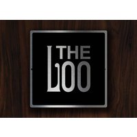 Modernes Toilettenschild Silber Gebürstet Metall "The Loo" von DecaModa