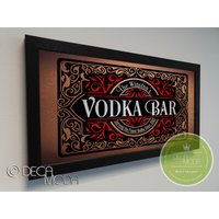 Personalisiertes Vodka Bar Schild, Benutzerdefinierte Schilder, Gebürstetes Metall Finish, Holzrahmen, Wodka Bar, Dekor von DecaModa