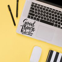 Vinyl Sticker Notebook Laptop Computer Tablet Phone Aufkleber Zitat Gute Dinge Nehmen Zeit Motivation Home Office Studie Inspiration Dekor Vn31 von DecalStoreVienna