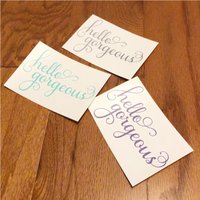 Hello Rückseite - Spiegel-Dekor-Aufkleber Spiegel-Ecken-Vinyl-Aufkleber Mädchen-Inspirationszitat Ausgefallener Schriftzug Elegante Zierliche von DecalsEnFolie