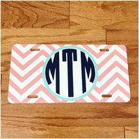 Koralle Personalisierte Nummernschild - Kreis Monogramm Alphabet Monogrammiert Vinyl-Aufkleber-Nummernschild Chevron-Design Auto Frontplatte Tag von DecalsEnFolie