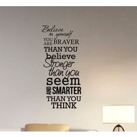 Believe in Yourself You Are Braver Than Wandtattoo Vinyl Aufkleber Motivations Zitat Wand Kunst Zimmer Schlafzimmer Decor Hq26 von DecalworldArt