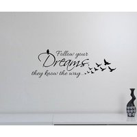 Follow Your Dreams Wandtattoo Vinyl Aufkleber Inspirierend Zitat Schriftzug Motivationsspruch Flying Birds Kreative Kunst Home Room Decor Hq55 von DecalworldArt