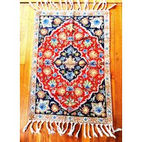 Auf Seide Bestickter Wandbehang Auf Seide Bestickter Wandbehang von DechenCollection