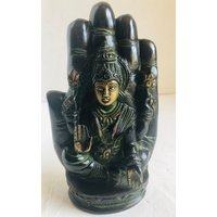 Laxmi in Der Handfläche von DechenCollection