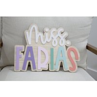 Benutzerdefinierte Lehrer Namen Zeichen | Personalisierte Name Schild Für Schreibtisch Oder Tür Geschenk von DecoAndVinyl