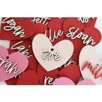 Namensschilder Valentinstag/Herz Aus Holz Geschenkanhänger von DecoAndVinyl