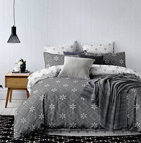 DecoKing Premium Bettwäsche 4tlg 2 x Bettbezug 155x220 cm mit 2 Kissenbezügen 80x80 grau geometrisches Muster Microfaser weiß anthrazit Graphit Stahl Hypnosis Snowy Night von DecoKing