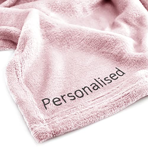 DecoKing Personalisierte Kuscheldecke 150x200 cm Rosa Decke mit Namen Bestickt Microfaser Tagesdecke Fleece Mic von DecoKing