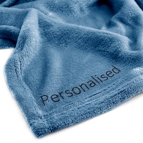 DecoKing Personalisierte Kuscheldecke 70x150 cm Dunkelblau Decke mit Namen Bestickt Microfaser Tagesdecke Fleece Mic von DecoKing