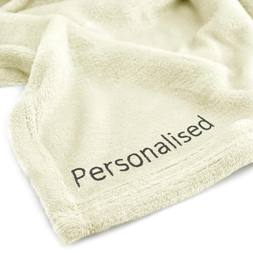 DecoKing Personalisierte Kuscheldecke 70x150 cm Ecru Decke mit Namen Bestickt Microfaser Tagesdecke Fleece Mic von DecoKing
