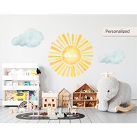 Personalisierte Sonne Und Wolken Wandtattoo, Boho Decor Rising Sun Wandaufkleber, Kinderzimmer Aquarell Wandtattoos Benutzerdefinierter Name von DecoLandiaPrints