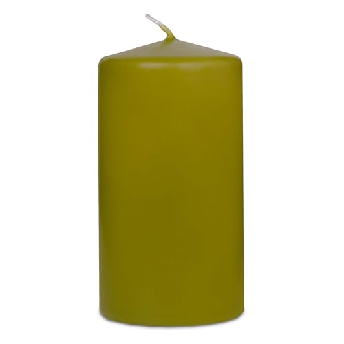 DecoLite 8er Pack Stumpenkerzen 130/70mm - Selbstverlöschend, Safe Candle, RAL Zertifiziert, 61 Stunden Brenndauer - 100% Made in Germany by Wenzel Kerzen (olive) von DecoLite