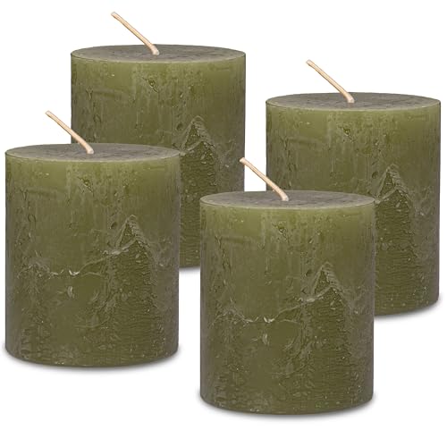 DecoLite Stumpenkerzen Rustic 4er Set 80x70 mm | Selbstverlöschend Safe Candle | Durchgefärbt RAL-zertifiziert | Brenndauer ca. 25h | Made in Germany | Rustik Deko Kerzen von DecoLite (olive) von DecoLite