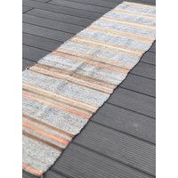 Kelim Teppich Grau Und Roter Teppichläufer 215x58cm Vintage Eingang Läufer von DecoVintageRug