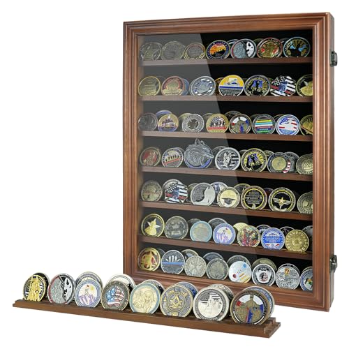 DecoWoodo 7 Reihen Challenge Münzvitrine - Hält 100 Münzen, Massivholz Militär-Münzenhalter Vitrine mit HD-Glas, wandmontierbare Schattenbox für Sammlerstücke, Medaillen, Casino-Chips, Walnuss von DecoWoodo