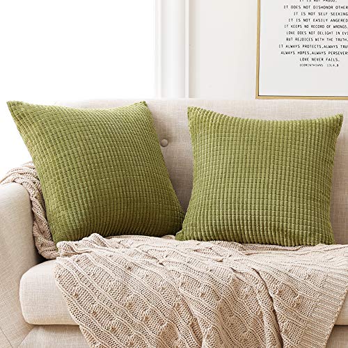 Deconovo Kissenbezüge Kissenbezug Kordsamt Kissenhülle Wohnzimmer Zierkissenbezug Sofakissen Dekorativen Kissenhüllen Weiches Dekokissen für Sofa Büro Couch Schlafzimmer, 50x50 cm, Moosgrün, 2er Set von Deconovo