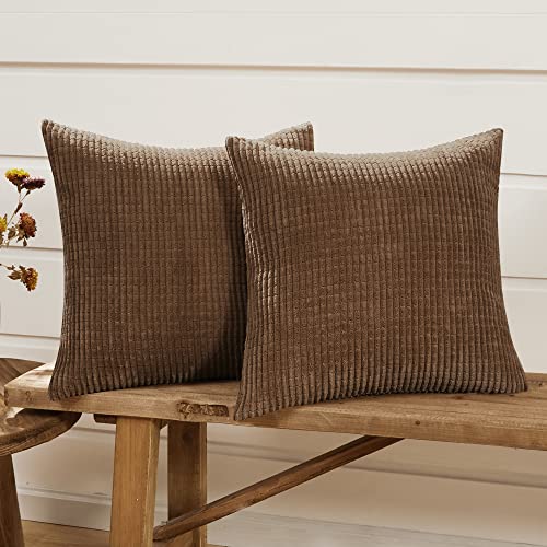 Deconovo Kissenbezug Kordsamt Kissenhülle Zierkissenbezug Dekorativ Kissenhüllen Wohnzimmer Weiche Kissenbezüge für Sofa Couch Schlafzimmer Dekokissen, 60x60 cm, Braun, 2er Set von Deconovo