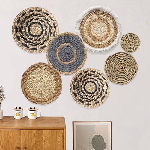 DecorDwell Boho Wandkorb Rattan Wall Decor Flach Rund Gewebte Wandkorbdekoration Wasserhyazinthe Maisschale Handgemachte Makramee Hängende gewebte Körbe für Wohn- Schlaf- Esszimmer, Büro (7er-Pack) von DecorDwell