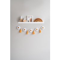 Blumengirlande, Gänseblümchen Party Deko, Quastengirlande, Boho Kinderzimmer Deko von DecorOfFelt