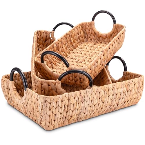 Decorasian 3er Set Serviertablett geflochten aus Wasserhyazinthe – Deko Tablett rechteckig mit Griffen - Natur Holztablett als Frühstückstablett oder Hockertablett Decorasian 3er Set Serviertablett geflochten aus Wasserhyazinthe – Deko Tablett rechteckig mit Griffen - Natur Holztablett als Frühstückstablett oder Hockertablett von Decorasian