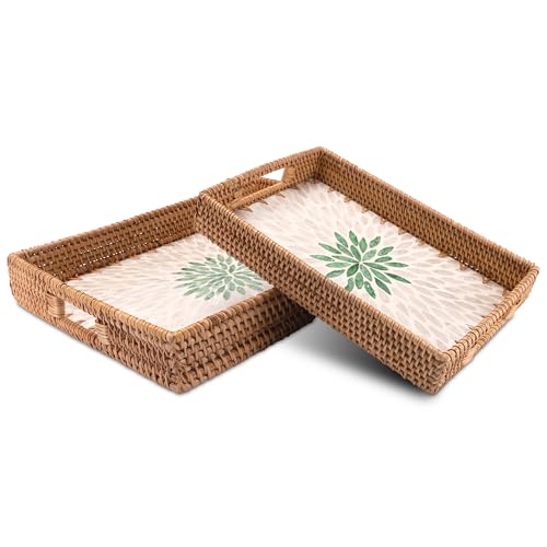 Decorasian Vintage Tablett aus Rattan mit Muschel Mosaik – Dekotablett und Serviertablett mit Griff im Boho Stil - 2er Set Decorasian Vintage Tablett aus Rattan mit Muschel Mosaik – Dekotablett und Serviertablett mit Griff im Boho Stil - 2er Set von Decorasian