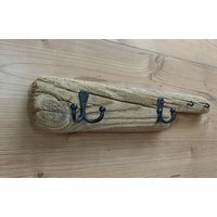 Garderobeleiste Incl. Schlüsselbrett Aus Einem Hübschen Treibholzbrett Von Einer Cocospalme. 2 Doppelhaken Und Kleineren Haken 40 cm Garderobeleiste Incl. Schlüsselbrett Aus Einem Hübschen Treibholzbrett Von Einer Cocospalme. 2 Doppelhaken Und Kleineren Haken 40 cm von DecorelaDesigns