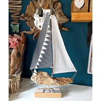 Wunderschönes Segelboot, Liebevoll Handgefertigt Aus Treibholz 58 cm von DecorelaDesigns