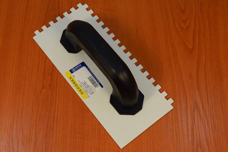 Decorex Glättekelle Zahnkelle Glattkelle Reibebrett Maurerkelle Zähne Kelle 12x26cm (1-St) von Decorex