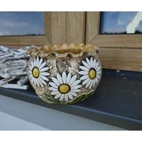Blumenübertopf Aus Ton Margeriten, Pflanztopf Margeriten, Tontopf, Gartendeko Ton, Margeriten Deko Blumenübertopf Aus Ton Margeriten, Pflanztopf Margeriten, Tontopf, Gartendeko Ton, Margeriten Deko von DecoriumDE