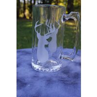 Big Buck Büste Geätzt 16 Unzen Becher von DeeLuxDesigns