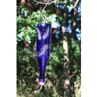 Neu Geätzte Pfauenfeder Recycled Weinflasche Kolibri Oder Vogelhäuschen von DeeLuxDesigns