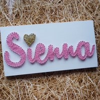 Sienna Einmaliges Geschenk Idee Custom Name Zeichen String Art Kinderzimmer Decor Personalisiert Mädchen Zimmer Sweet 16 Neue Baby Sienna Einmaliges Geschenk Idee Custom Name Zeichen String Art Kinderzimmer Decor Personalisiert Mädchen Zimmer Sweet 16 Neue Baby von DeeisforDaisy