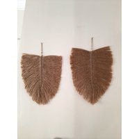 Deepb Jute Wanddekoration - Handgemachte Jutefeder Natürliche Wandkunst Wandbehang Makramee 2 Stück Boho Wanddeko Deepb Jute Wanddekoration - Handgemachte Jutefeder Natürliche Wandkunst Wandbehang Makramee 2 Stück Boho Wanddeko von DeepBCreations