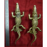 Wildtier Krokodil Design Türgriff Paar | Handgefertigter Messing Dekor Antike Stücke von DeepEnlightenment