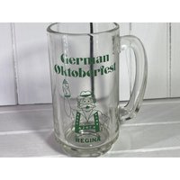 Bierkrug Deutsch Oktoberfest Regina Vintage Glas Getränkegriff Souvenir Sammler Kanada Humpen von DeesNewOldGems