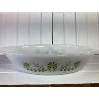 Glasbake Green Daisy Backformen, Geteilte Servierschale, Oval, Griffschale Jeanette Glas Grüne Blume Vintage von DeesNewOldGems