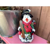 Pinguin Christmas Ornament Figur Polyresin Fiber Optic Beleuchtet Farbwechsel Vintage von DeesNewOldGems