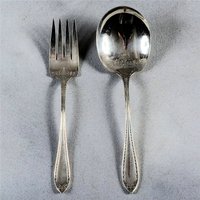 Gemeinschaft "Sheraton" Silberplatte Beerenlöffel Und Fleischgabel von DeesPastTreasures