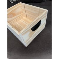 Eine Robuste Holzkiste Mit Metallgriffen von DeesWoodCraftsDesign