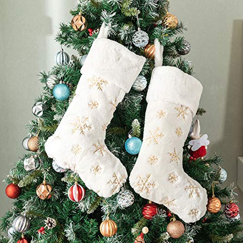 Deggodech Traditionelle Weihnachtsstrümpfe weißes Kunstfell groß 56cm zum Aufhängen Weihnachtsstrümpfe personalisierbar mit Goldener Schneeflocke für Weihnachten Kamin Dekoration Socken (Gold, 56cm) von Deggodech