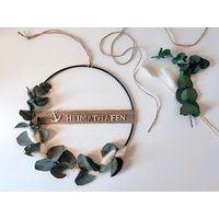 Moderner Trockenblumenkranz Heimathafen Mit Anker Und Eukalyptus, Flower Hoop Loop, Metallring Personalisierbar, Wohnaccessoire Für Zu Hause von DeinWohnLiebling