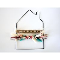 Türdeko Haus, Türkranz "Hereinspaziert" Mit Trockenblumen Und Roten Pfefferbeeren, Metallobjekt Wohnaccessoire von DeinWohnLiebling