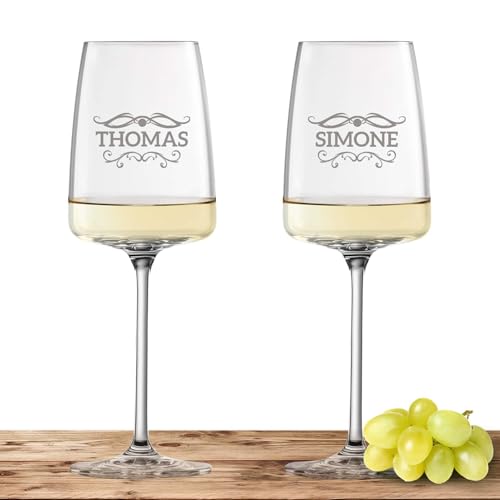 2X Schott Zwiesel Weißweinglas 363ml mit Namen oder Wunschtext graviert - Vivid Senses - Weingläser als personalisiertes Geschenk für Paare, Eltern oder zur Hochzeit - Motiv (Barock 01) von Deitert