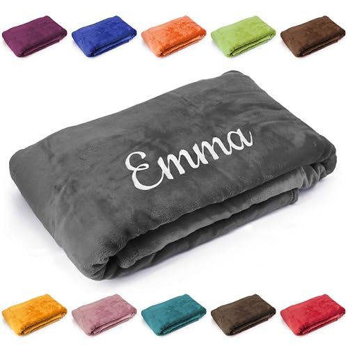 Deitert Kuscheldecke mit Namen oder Wunschtext Bestickt, 200cm x 150cm, extra weiche und gemütliche Sofadecke/Wohndecke, hochwertiges Fleece, personalisiertes Geschenk (Anthrazit) von Deitert
