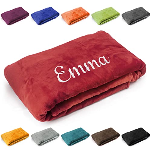 Deitert Kuscheldecke mit Namen oder Wunschtext Bestickt, 200cm x 150cm, extra weiche und gemütliche Sofadecke/Wohndecke, hochwertiges Fleece, personalisiertes Geschenk (Weinrot) von Deitert