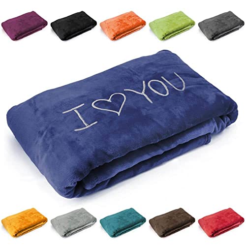 Kuscheldecke 'I Love You', Geschenk zu Valentinstag, Geburtstag, Hochzeitstag, hochwertig Bestickt, 200cm x 150cm extra weiche und gemütliche Sofadecke/Wohndecke, hochwertiges Fleece (Marineblau) von Deitert
