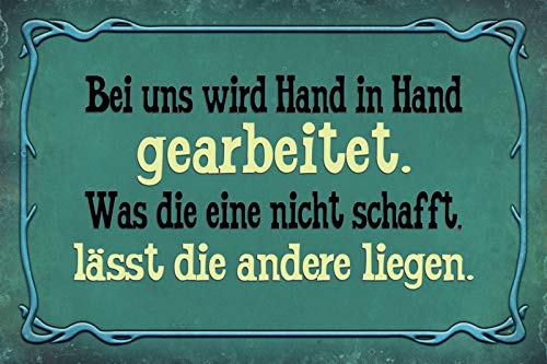 DekoDrom® Holz Schild 20x30 cm Bei uns wird Hand in Hand Gearbeitet was die Eine nicht Schafft lässt die Andere Liegen Lustig Arbeit Spruch Tafel Wand Deko Bar Kneipe Cafe Sammler Geschenk von DekoDrom