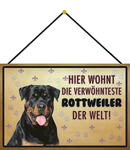 DekoDrom® Motiv Blechschild 20x30 cm mit Kordel Hier wohnt ein Rottweiler Hund Tierfreund Tiere Haus+ Garten Dekoration Bar Kneipe Sammler von DekoDrom